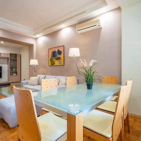 Spacious&central Retreat *