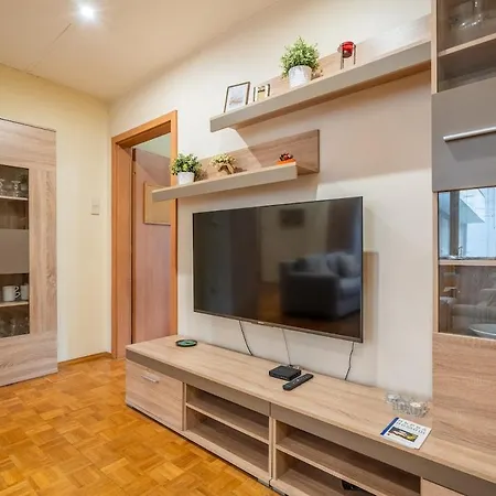 아파트 Spacious And Retreat