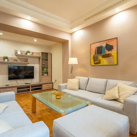 Апартаменты Spacious And Retreat *