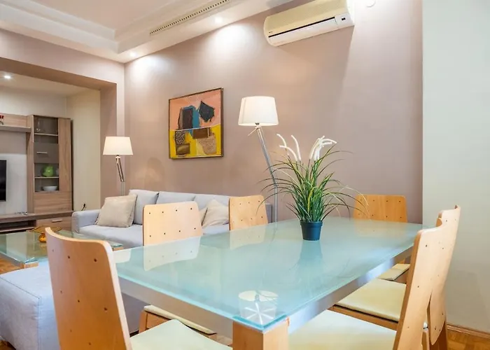 Spacious And Retreat *